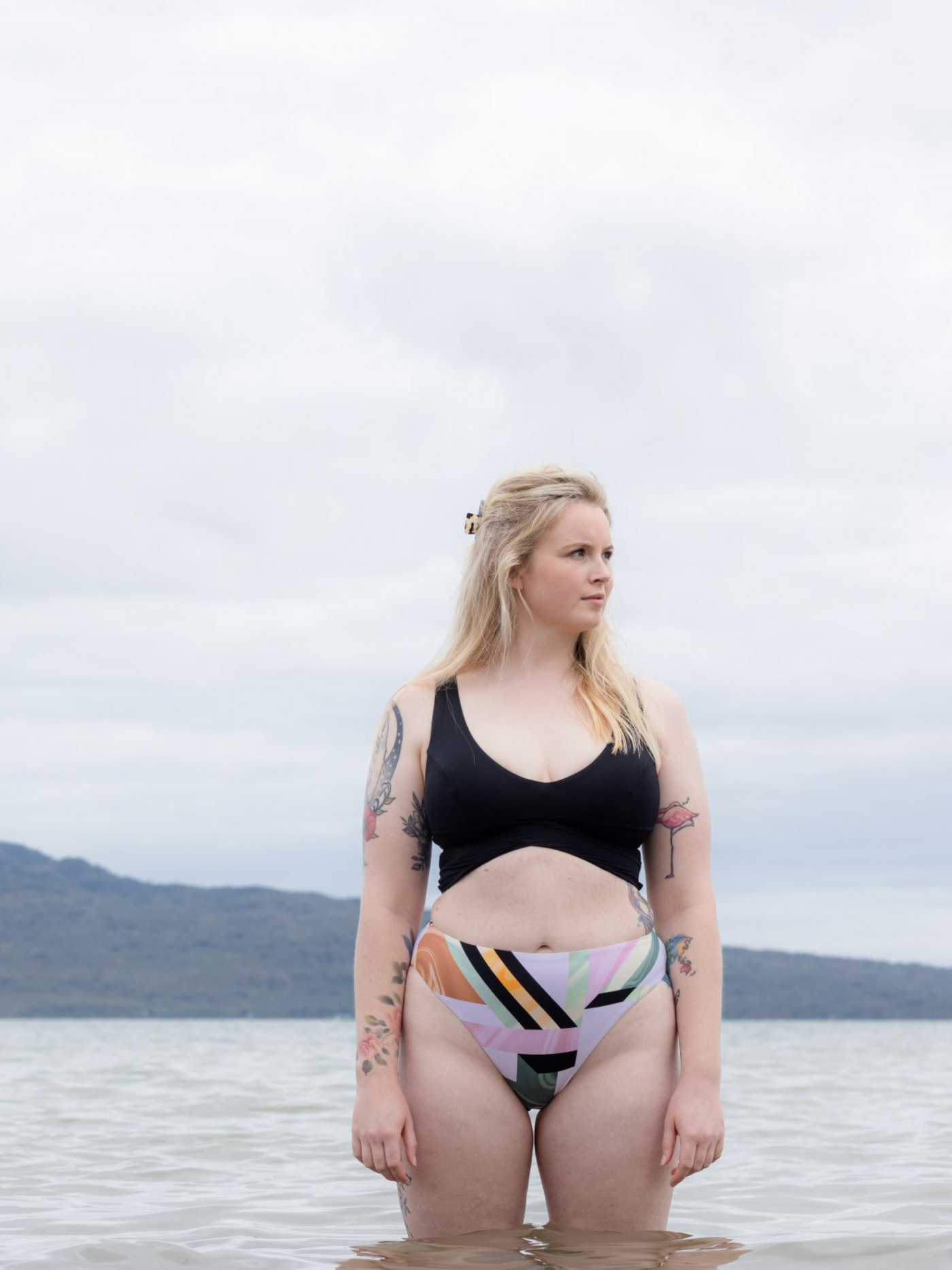 SWMR The Dunk high waist bikini bottom in print worn with a black bikini top at the beach